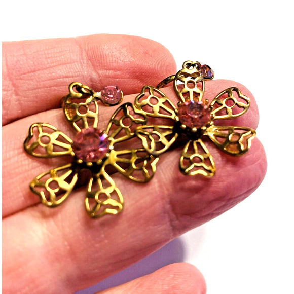 Vintage Screw Back Earrings Mod Hippie Chic Drop & Dangle Gold Flowers Pink Glam - Picture 2 of 6